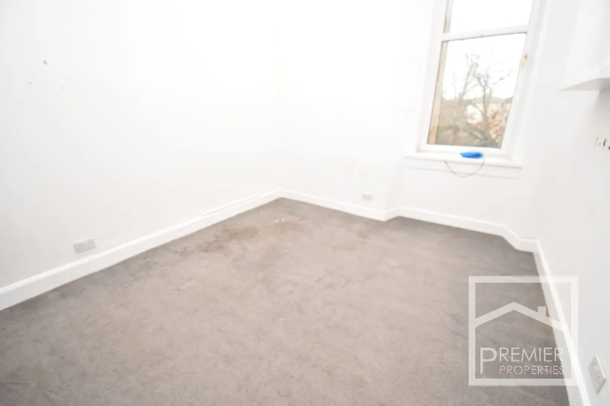 4 bedroom Top Floor Flat To Let, photo 7