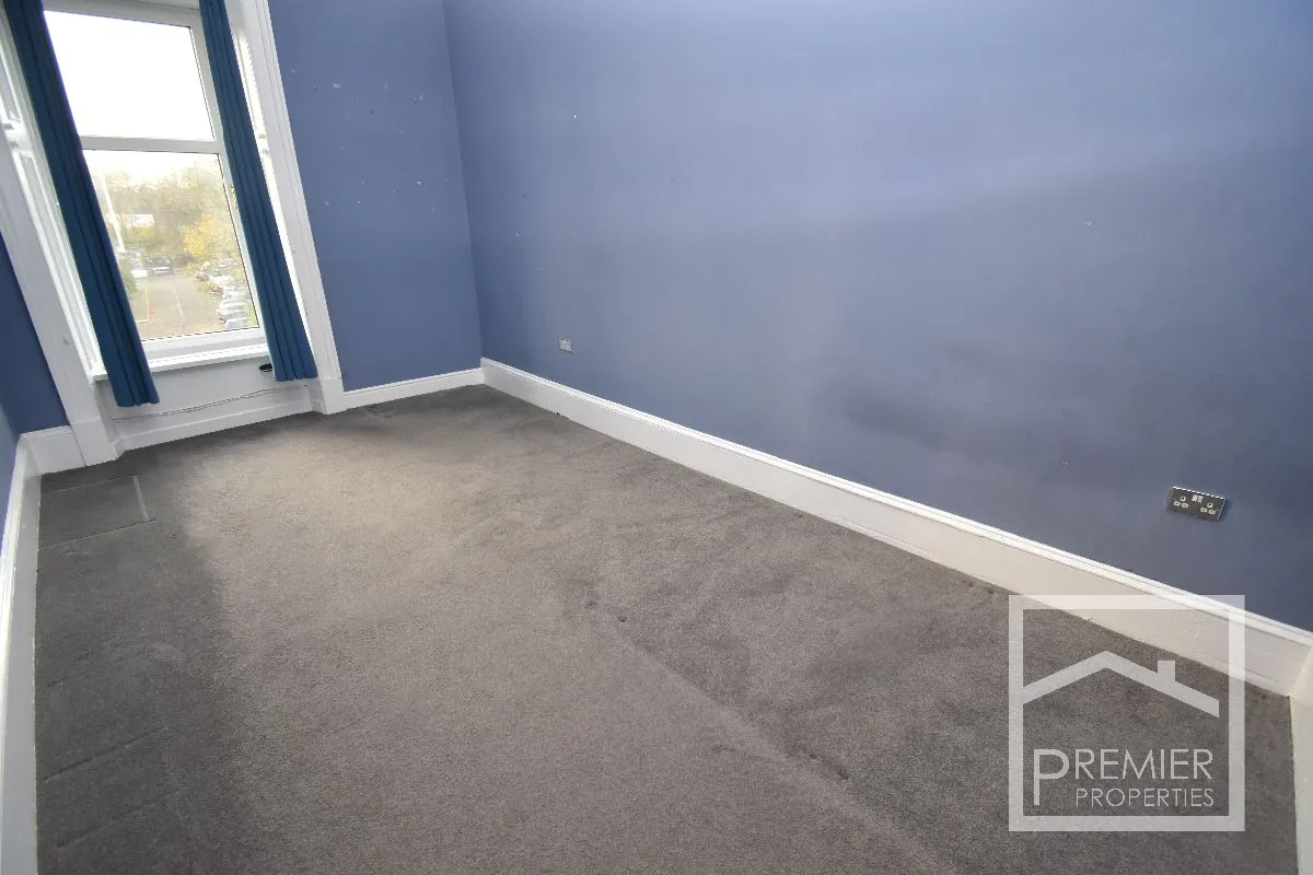 4 bedroom Top Floor Flat To Let, photo 9