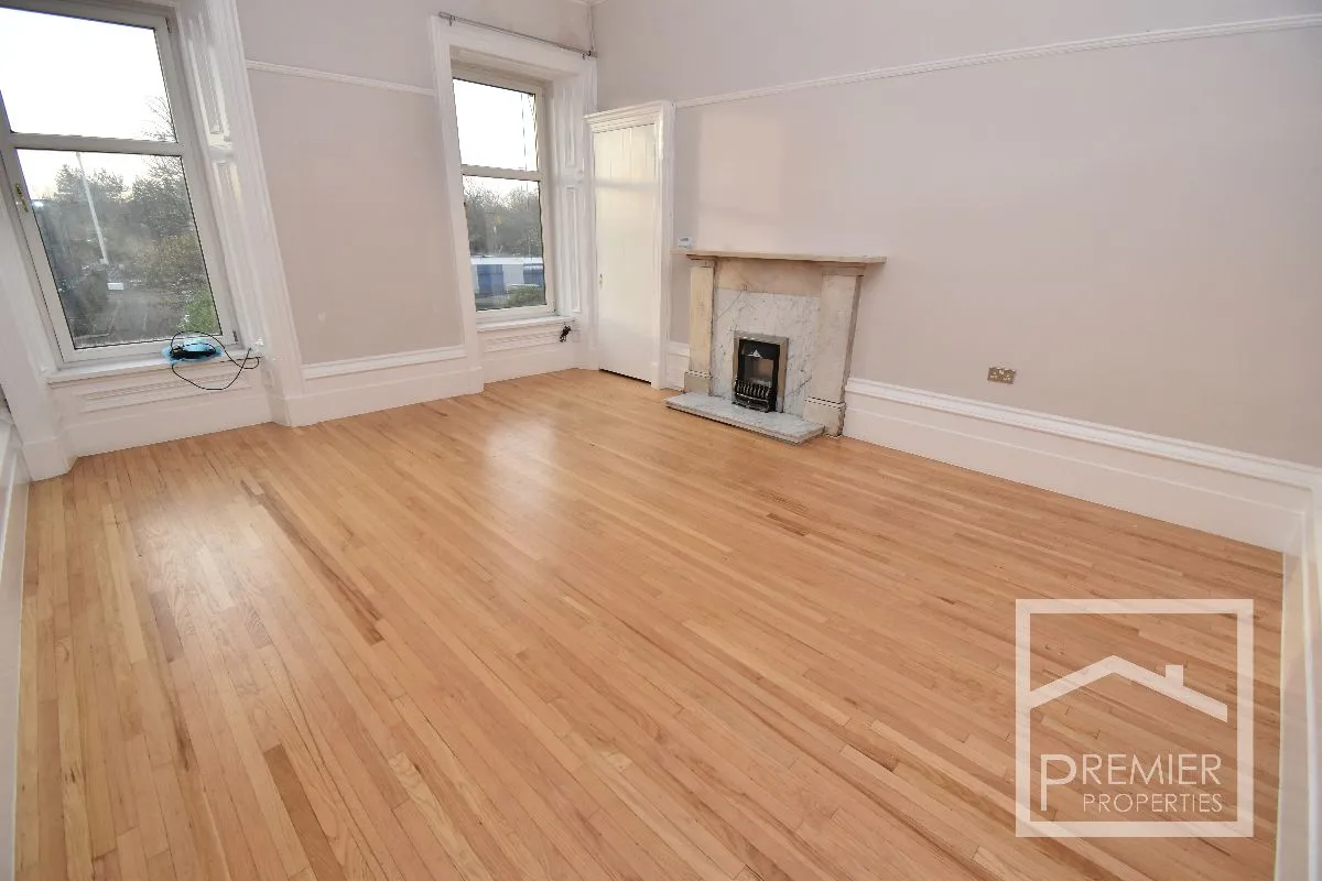 4 bedroom Top Floor Flat To Let, photo 6