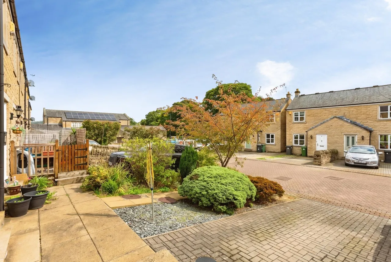Town Gate Close, Guiseley, LS20, photo 6
