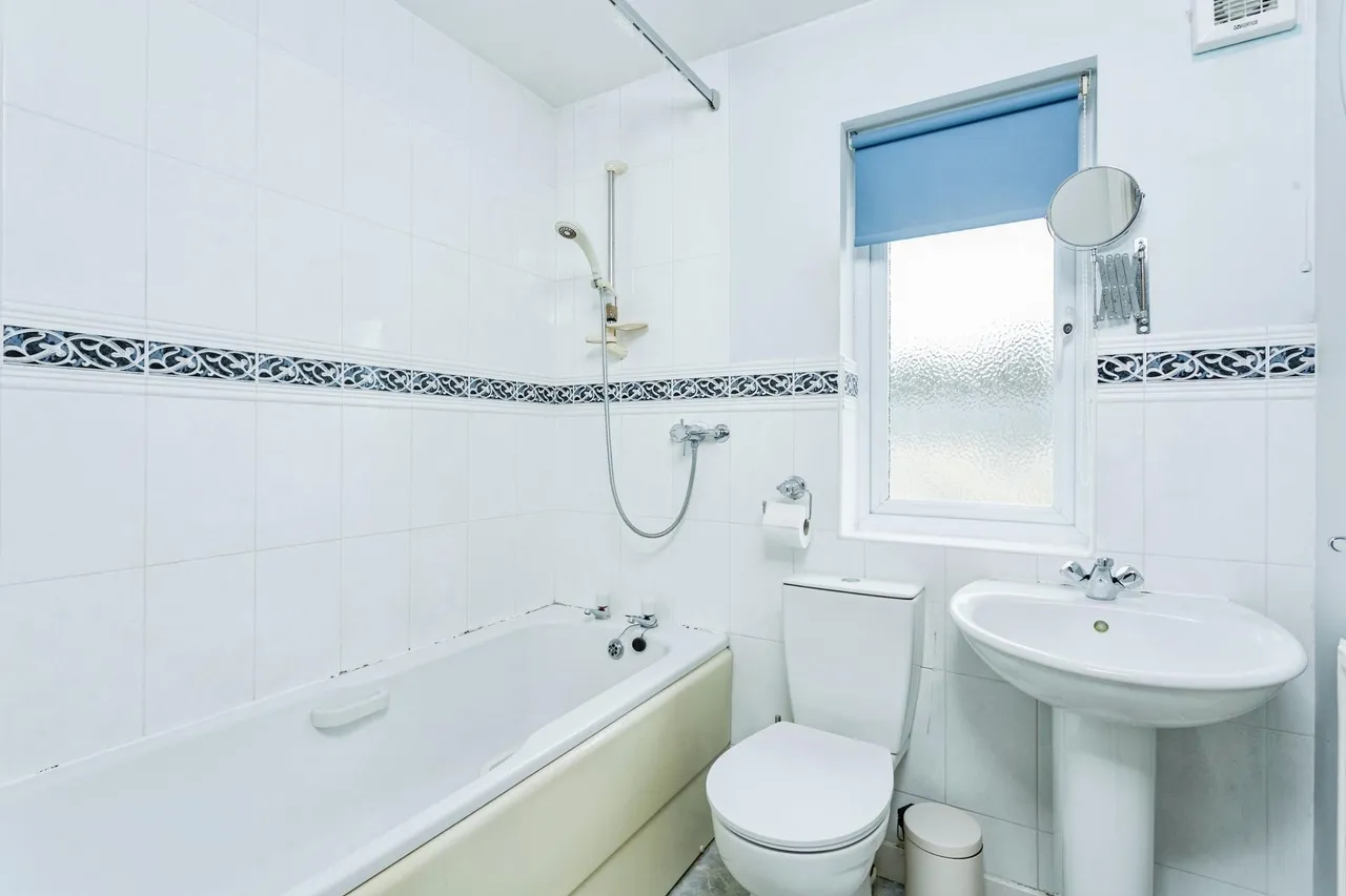 Town Gate Close, Guiseley, LS20, photo 11