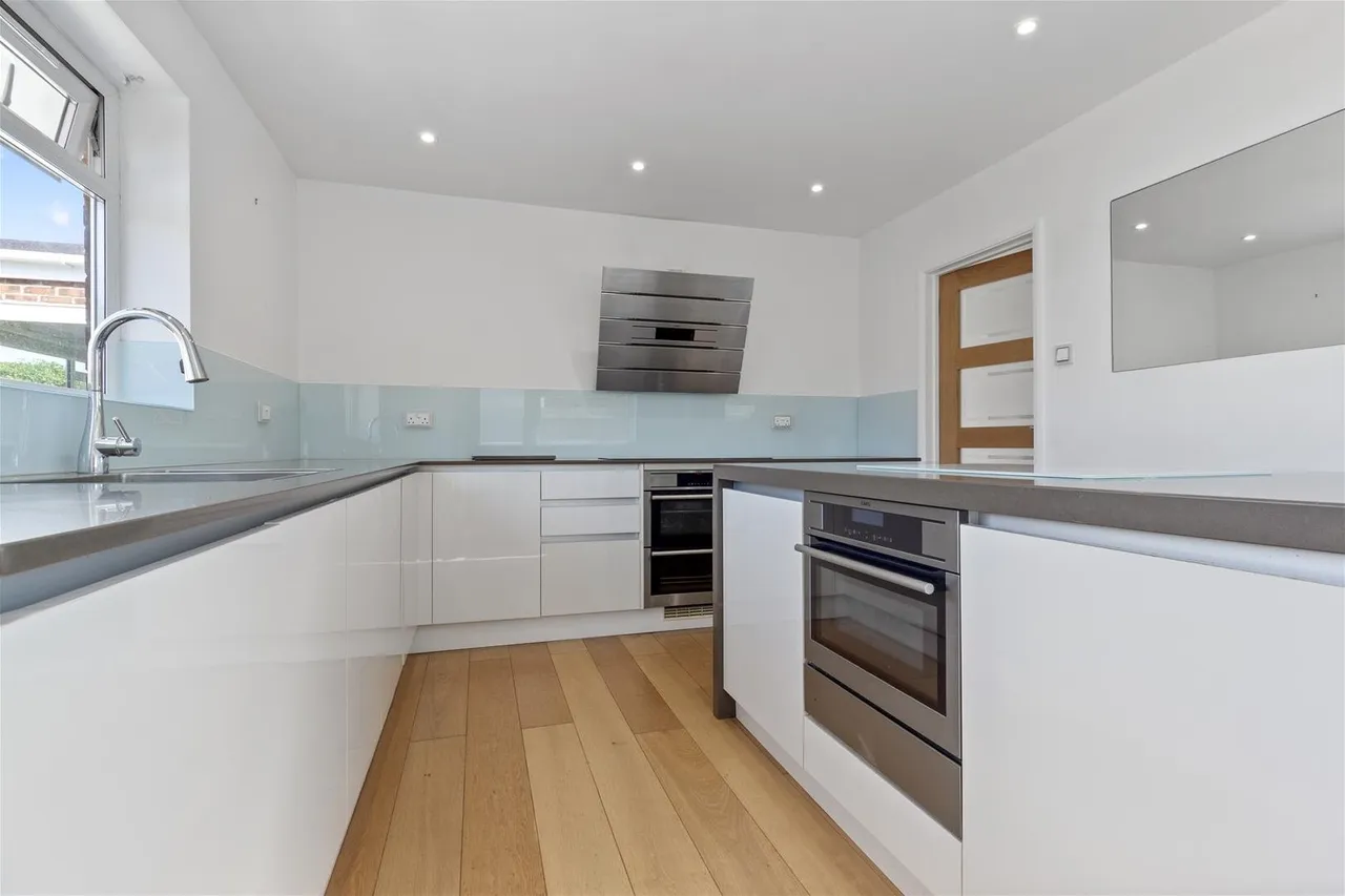 Eastergate Close, Goring-By-Sea, Worthing, photo 11
