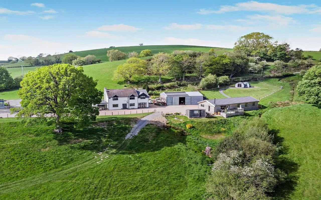 3 bed house for sale, Cefn Penthryn, Brooks, SY21