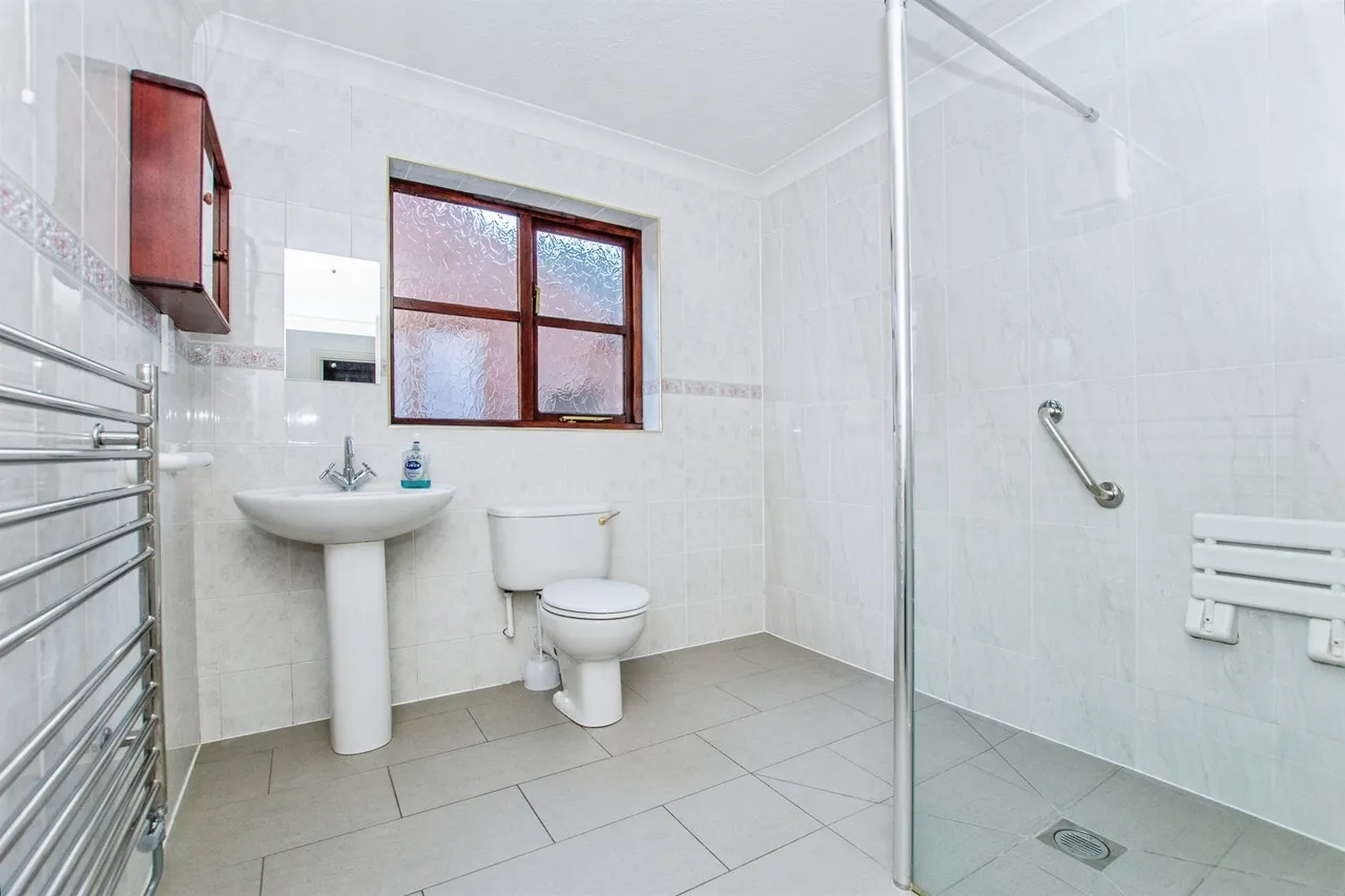 Sutton Gate, Sutton St. James, PE12, photo 18