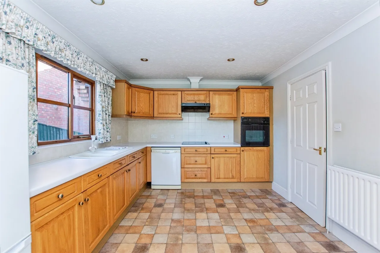 Sutton Gate, Sutton St. James, PE12, photo 4