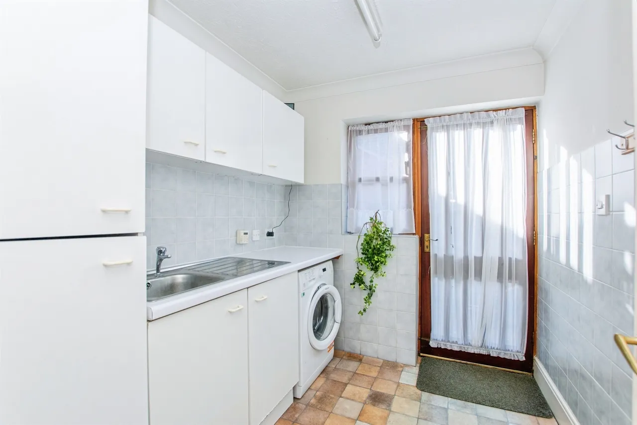 Sutton Gate, Sutton St. James, PE12, photo 7