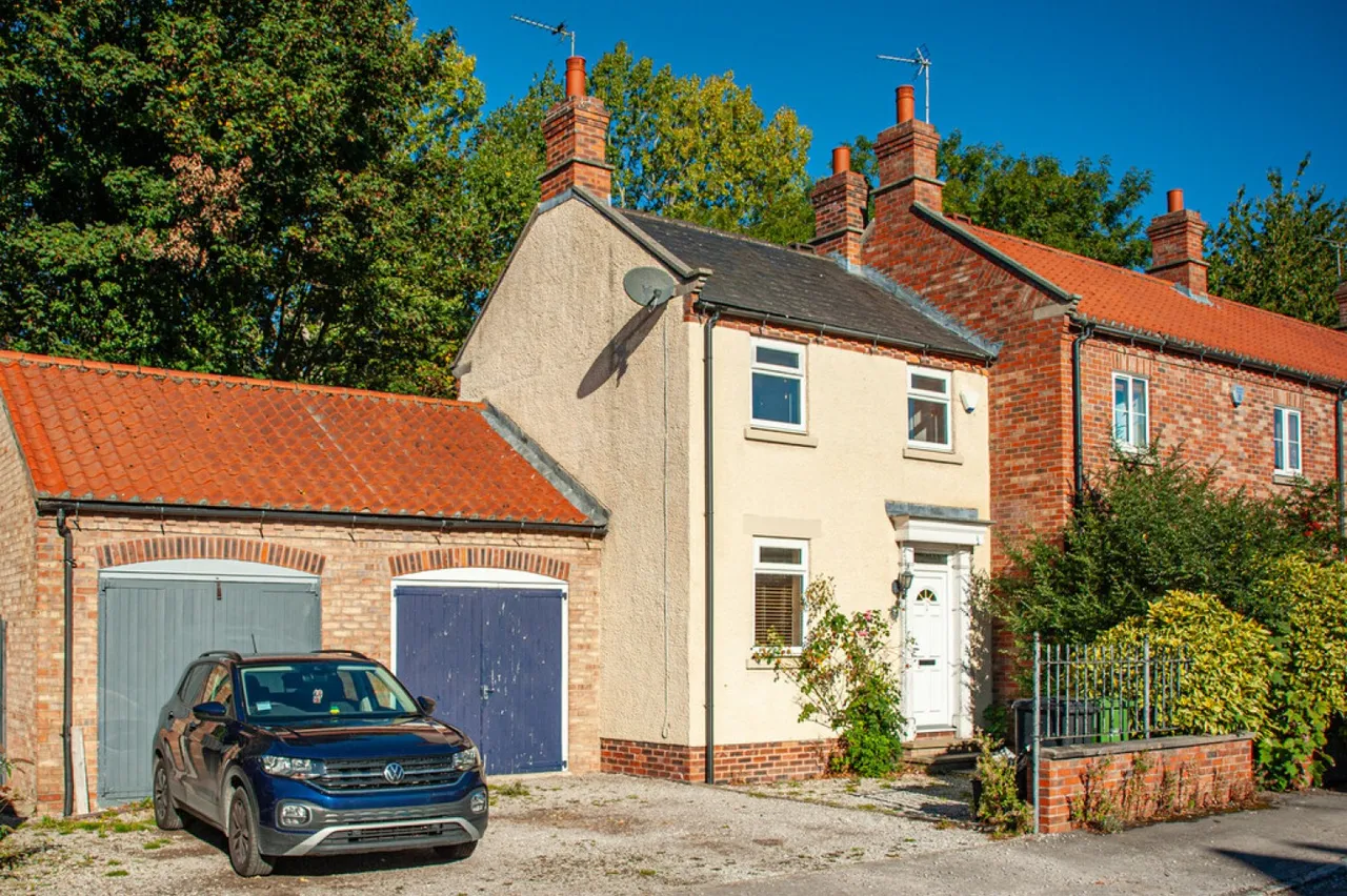 2 bed house to rent, Huntington Road, York, YO31