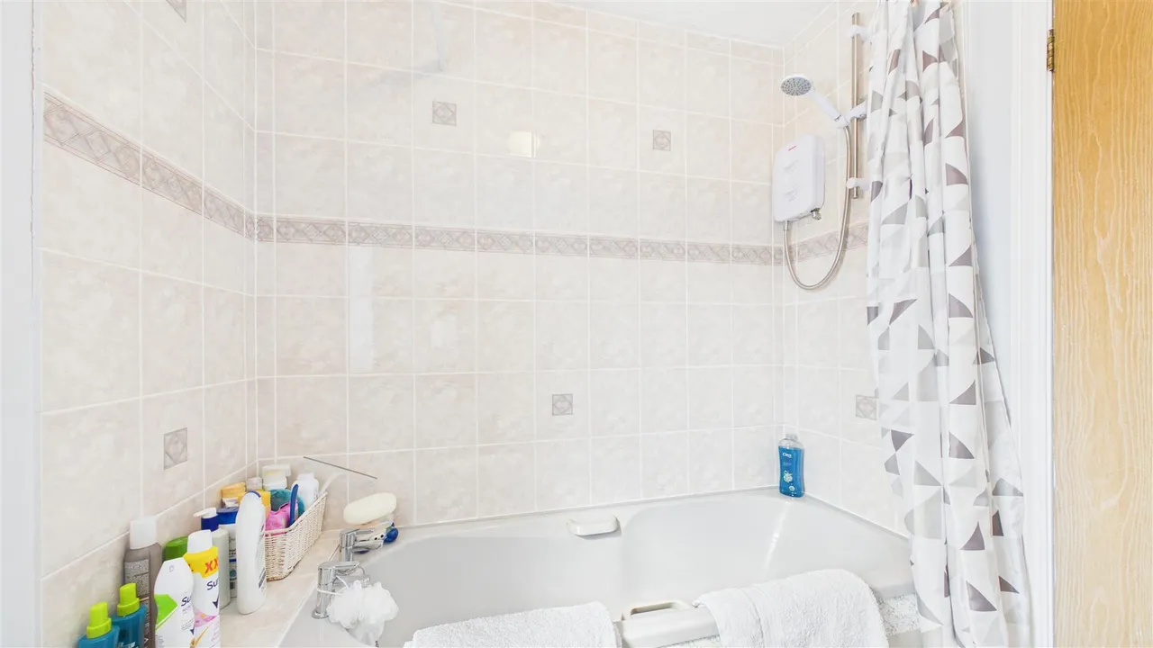 Farriers Court, Orton Longueville, photo 14