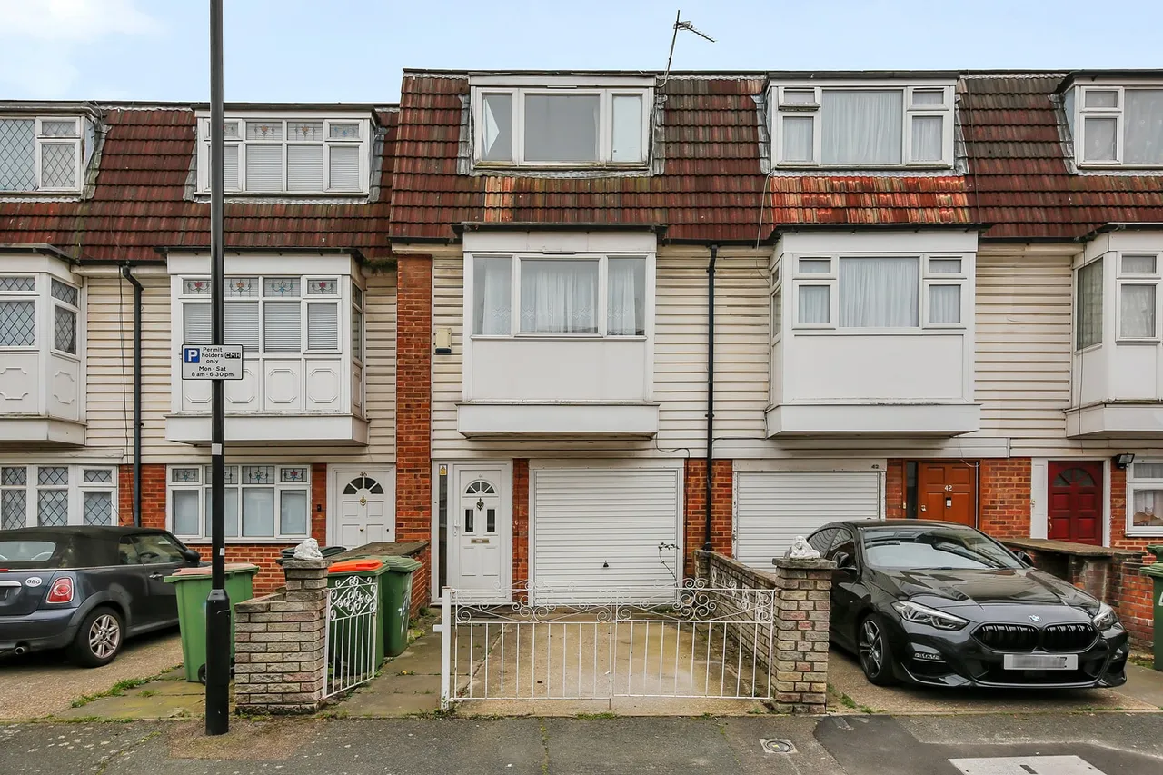 3 bed house for sale — 44 Wilkinson Road, Custom House, London, E16 3RJ