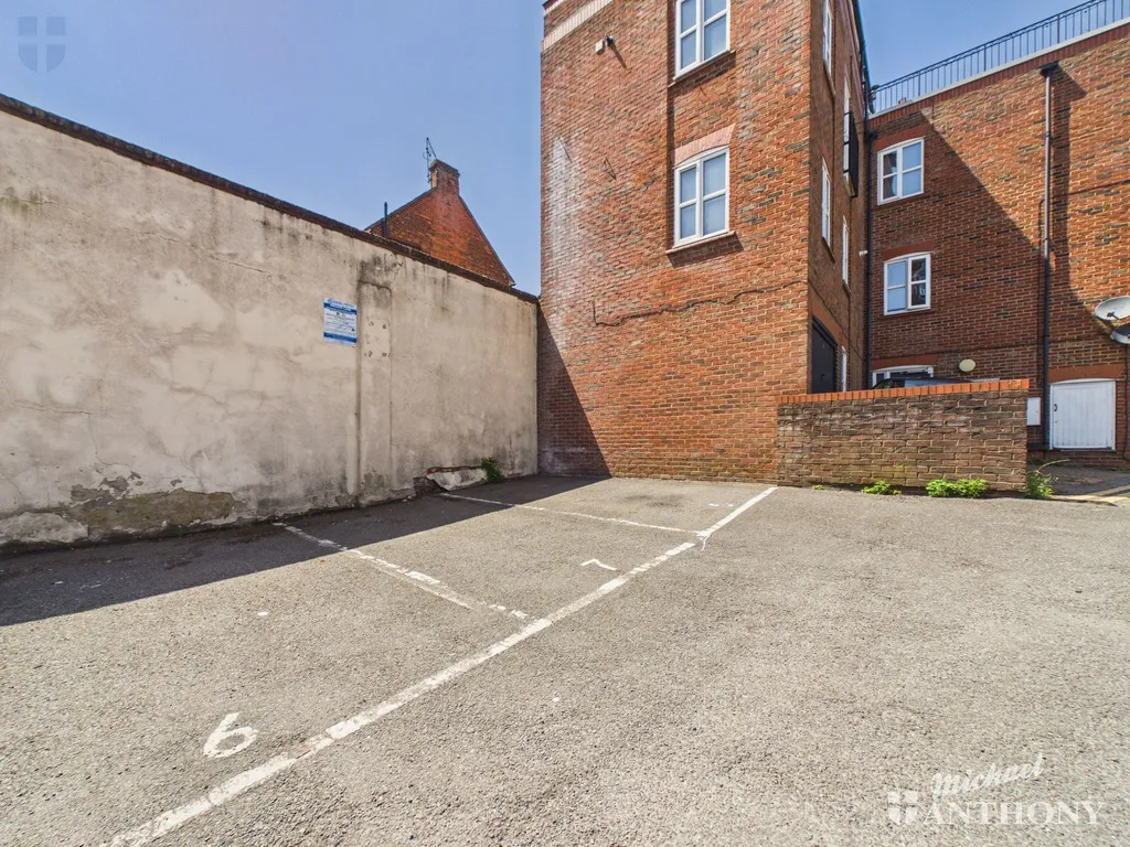 Flagstones, Aylesbury, 5 Granville Place, HP20 2JS, photo 5