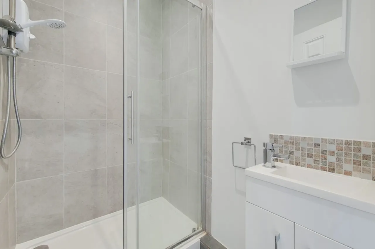 Latchmere Road, Kingston Upon Thames, KT2, photo 11