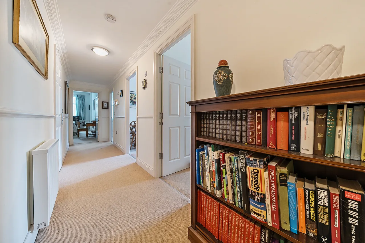 Cromwell Mews, Marlborough, SN8, photo 4