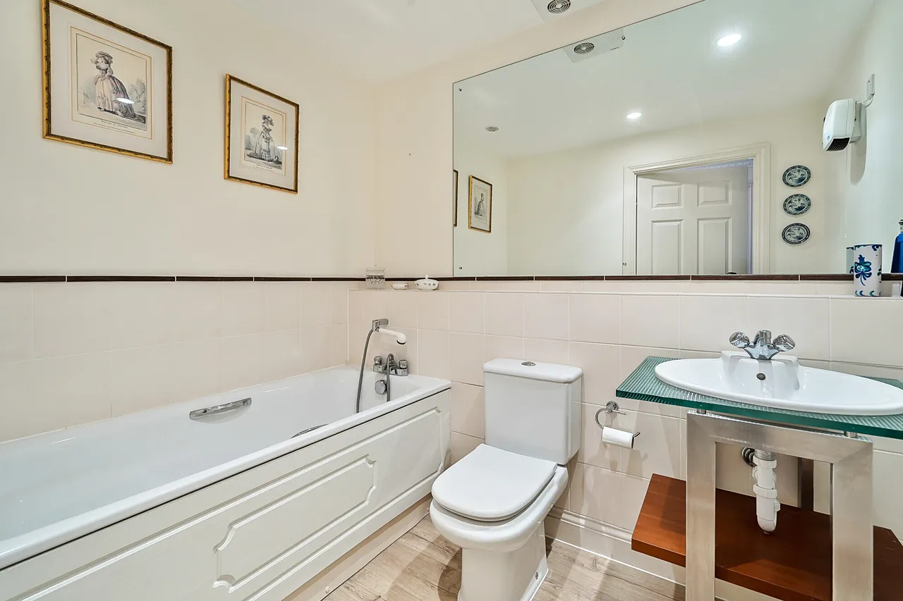 Cromwell Mews, Marlborough, SN8, photo 12