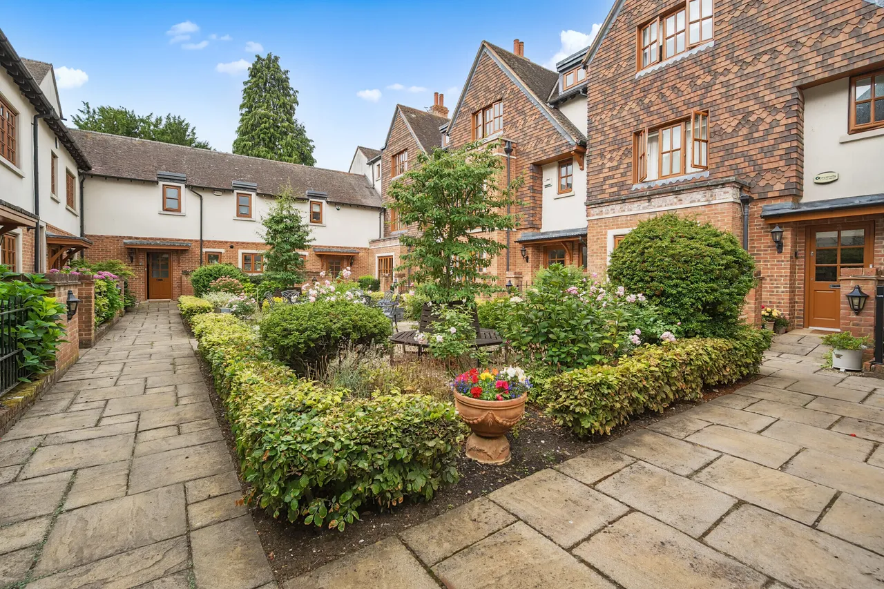 Cromwell Mews, Marlborough, SN8, photo 3