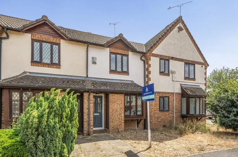 2 bed house for sale, Rickard Close, Aylesbury, HP21