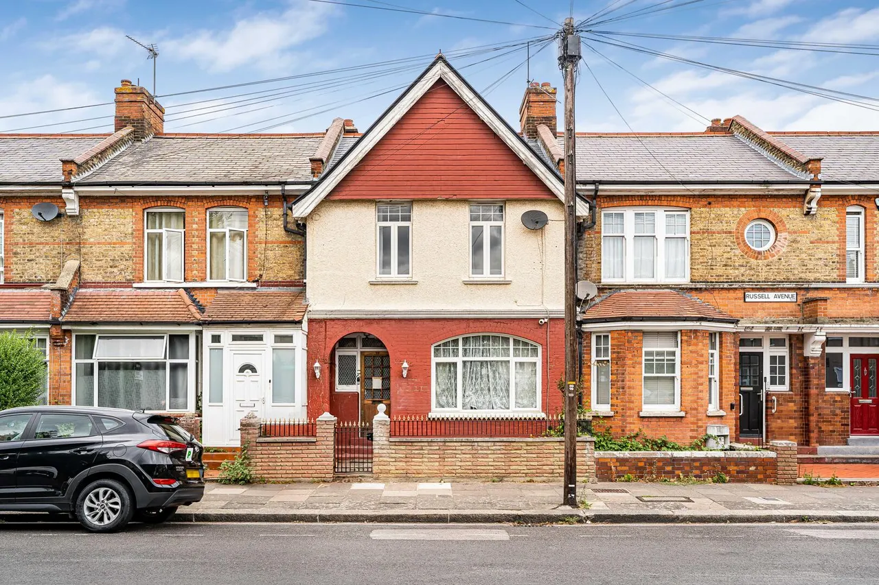 Russell Avenue, N22, photo 26