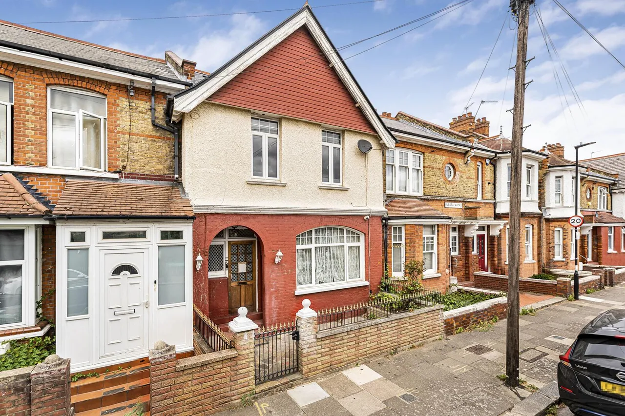 3 bed house for sale, Russell Avenue, N22