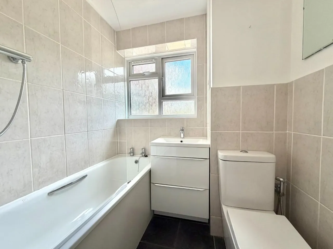 Old Ruislip Road, Northolt, UB5, photo 4