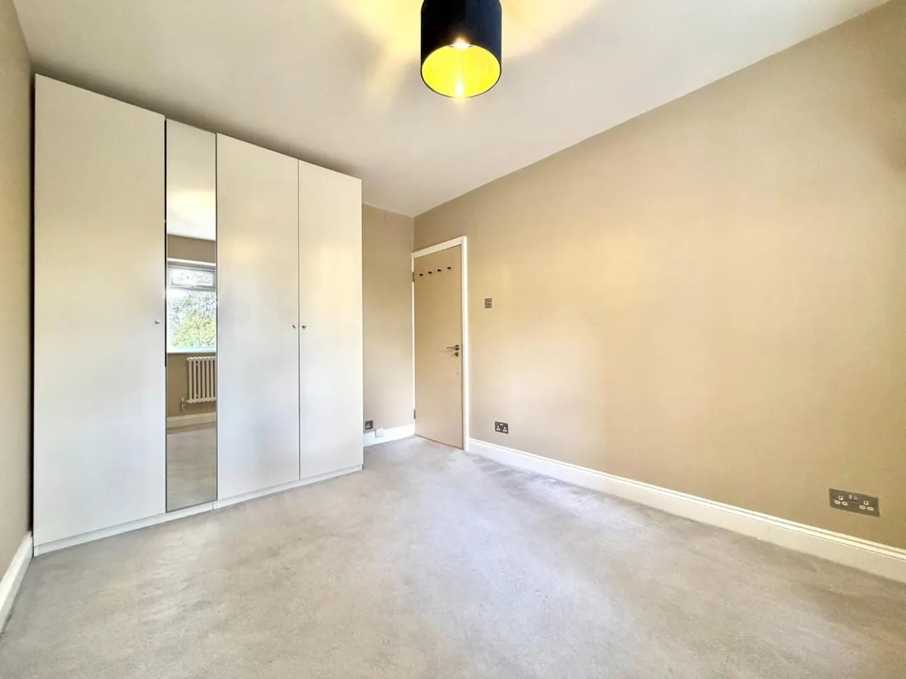 Old Ruislip Road, Northolt, UB5, photo 2