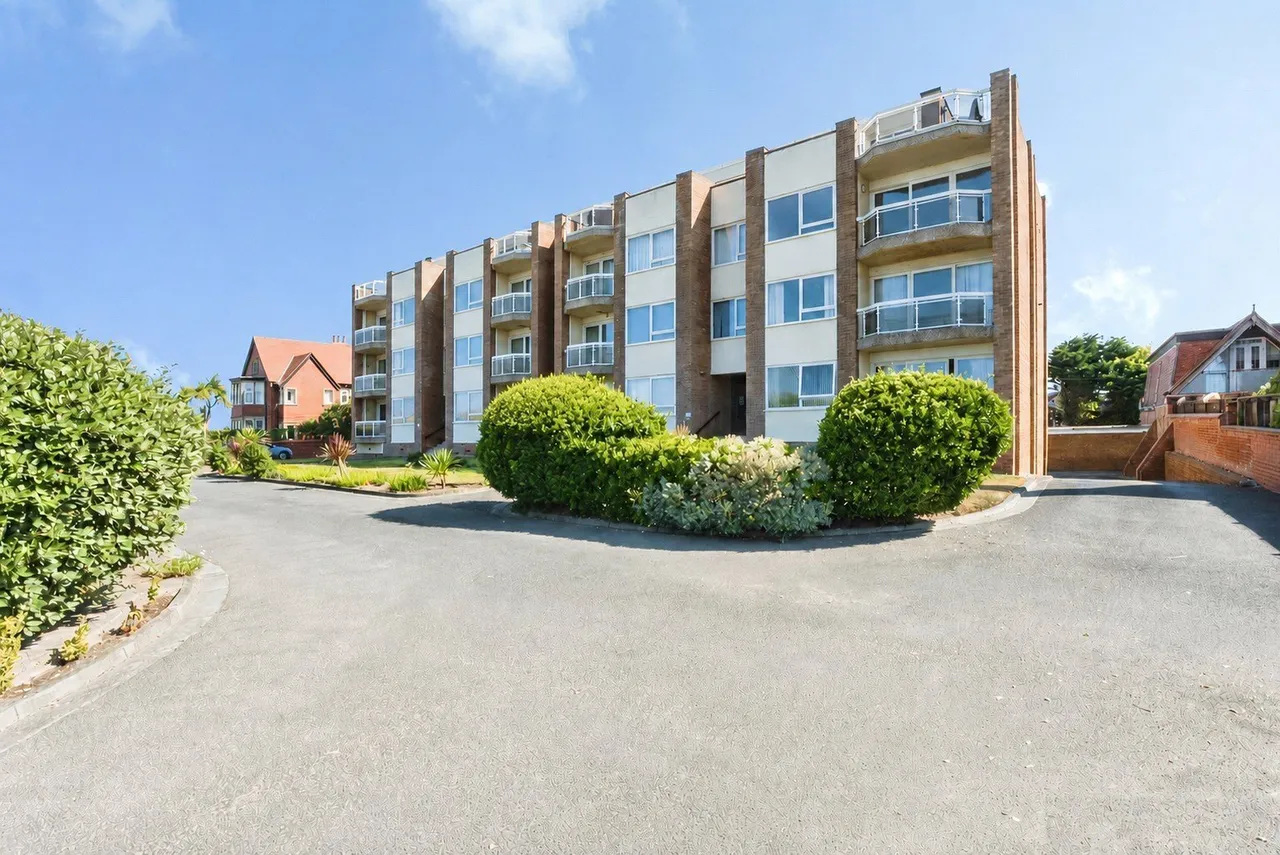 2 bed flat for sale, North Promenade, Lytham St. Annes, FY8