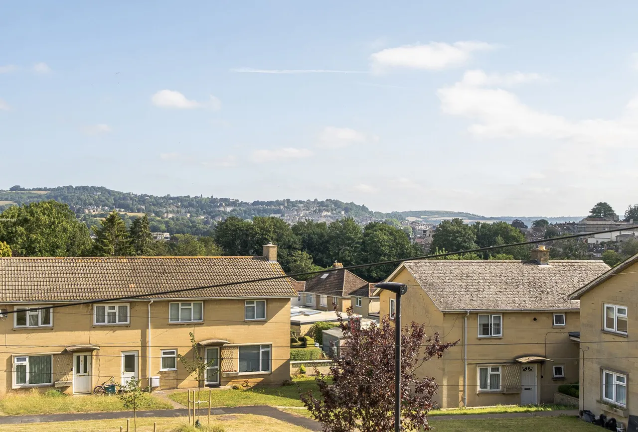 3 bed house for sale — Poplar Close, Bath, BA2 2HY