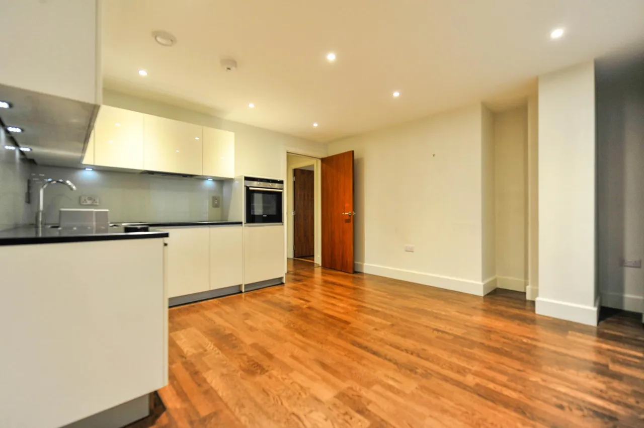 Henry Macaulay Avenue, Kingston, KT2, photo 2
