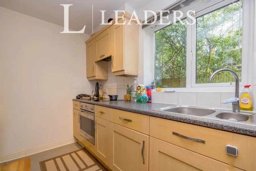 Woodlands Close, Guildford, GU1, photo 2