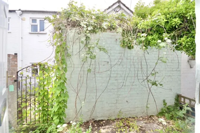 Mountfield Road, London, W5, photo 19