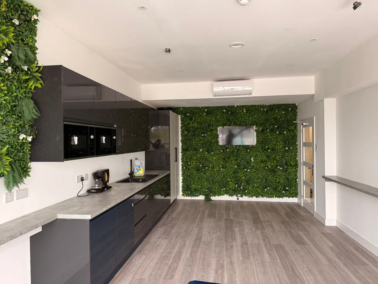 Workspaces in Borehamwood Shopping Park, Borehamwood, photo 2