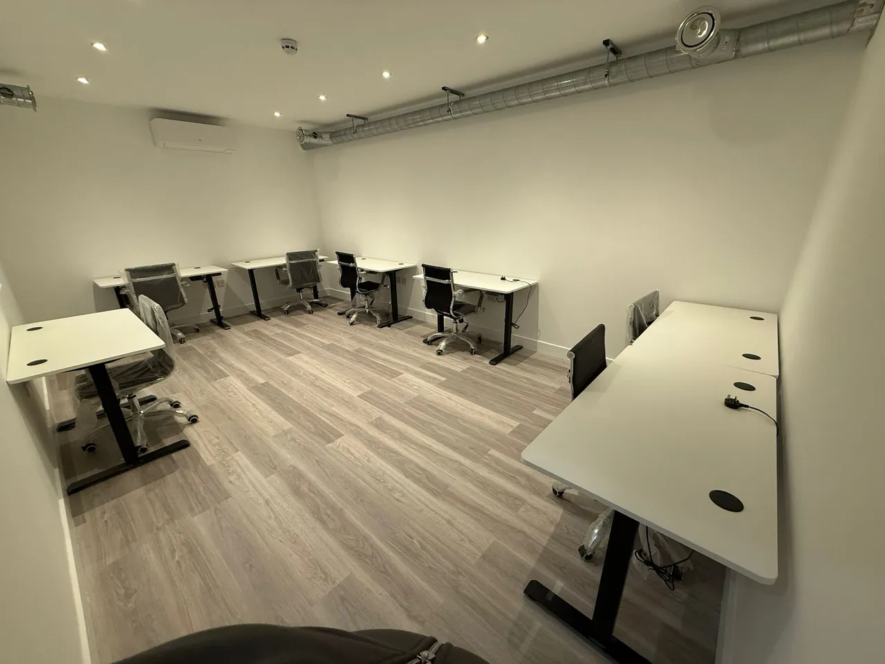 Workspaces in Borehamwood Shopping Park, Borehamwood, photo 7