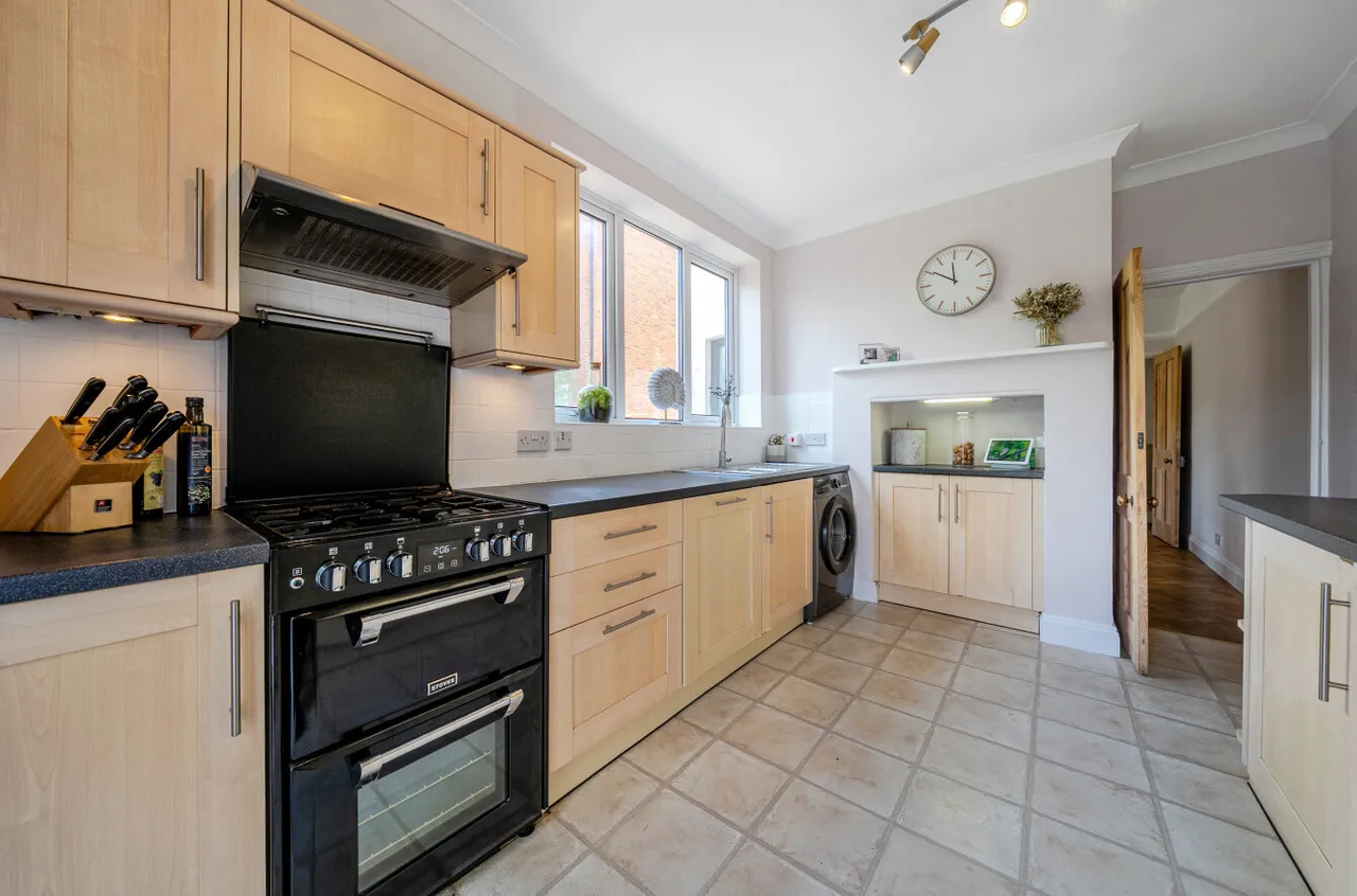 Gordon Avenue, Camberley, Surrey, GU15 2NU, photo 4