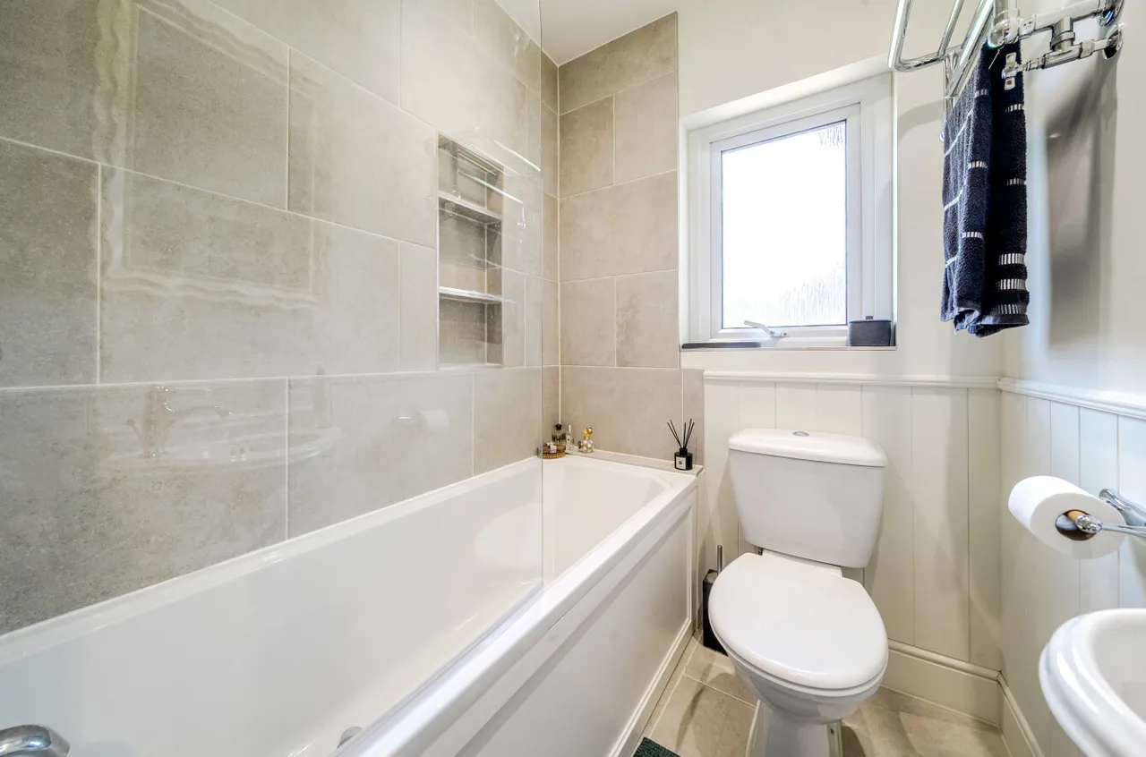 Gordon Avenue, Camberley, Surrey, GU15 2NU, photo 8