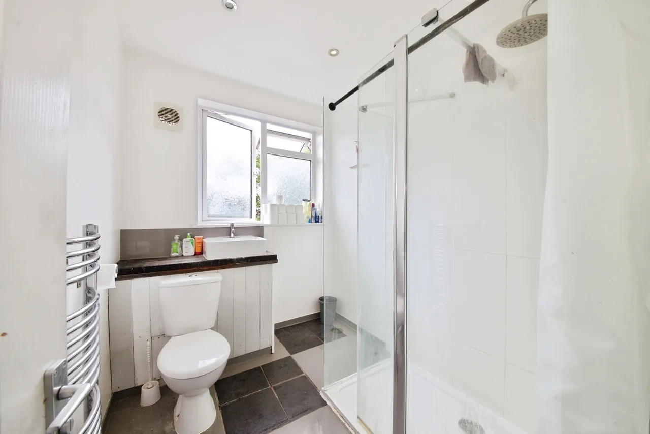 Parkside Avenue, Romford, RM1, photo 2