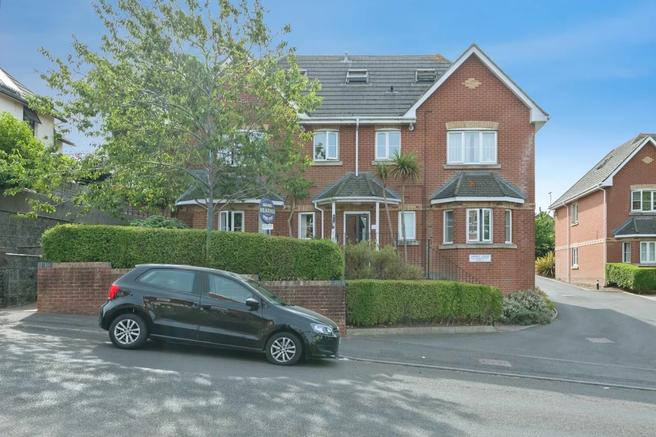 2 bed flat for sale, Albert Road, Poole, BH12