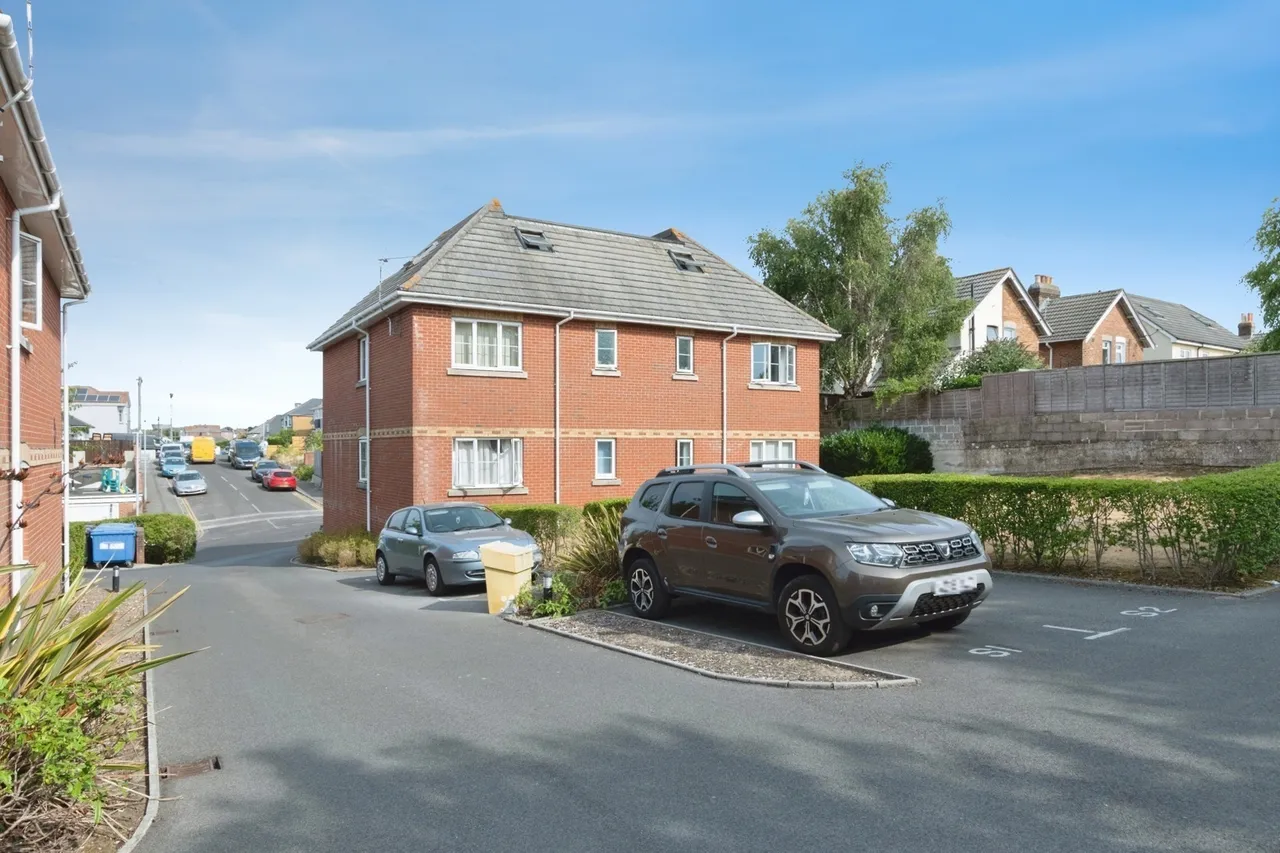 Albert Road, Poole, BH12, photo 2