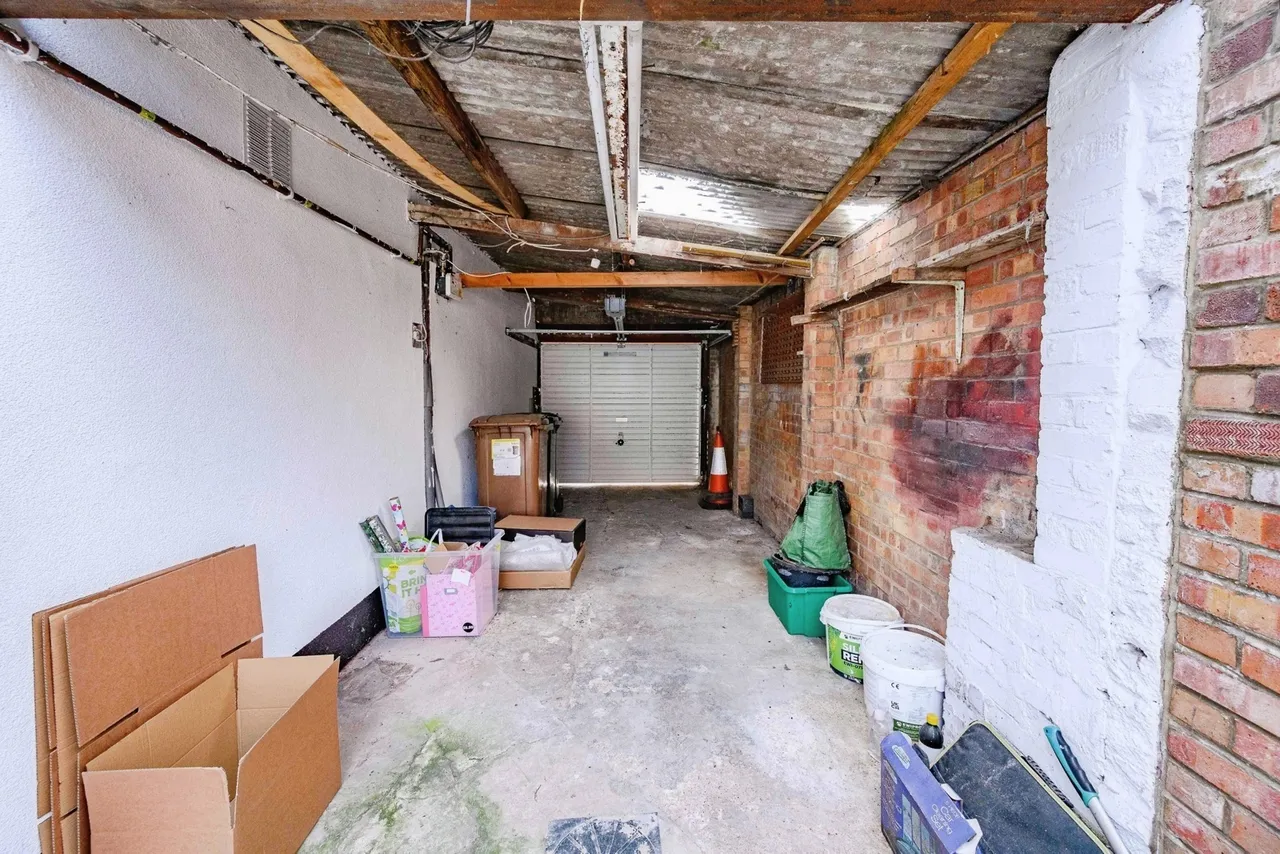 Weatherby Road, Luton, Bedfordshire, LU4, photo 19