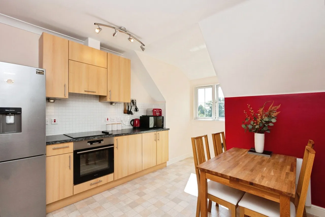 London Road, Camberley, GU15, photo 12