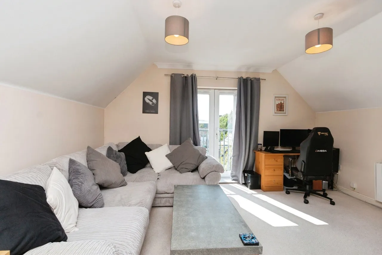 London Road, Camberley, GU15, photo 13