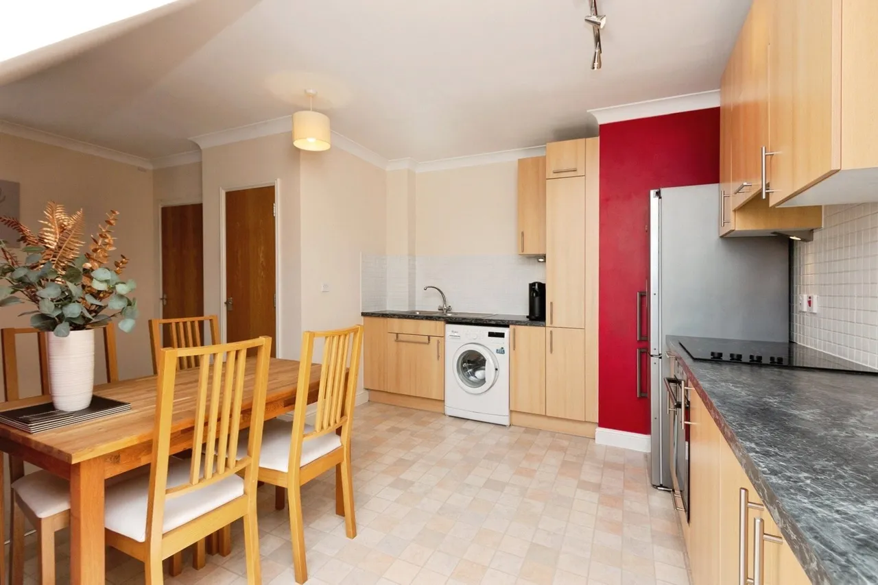 London Road, Camberley, GU15, photo 4