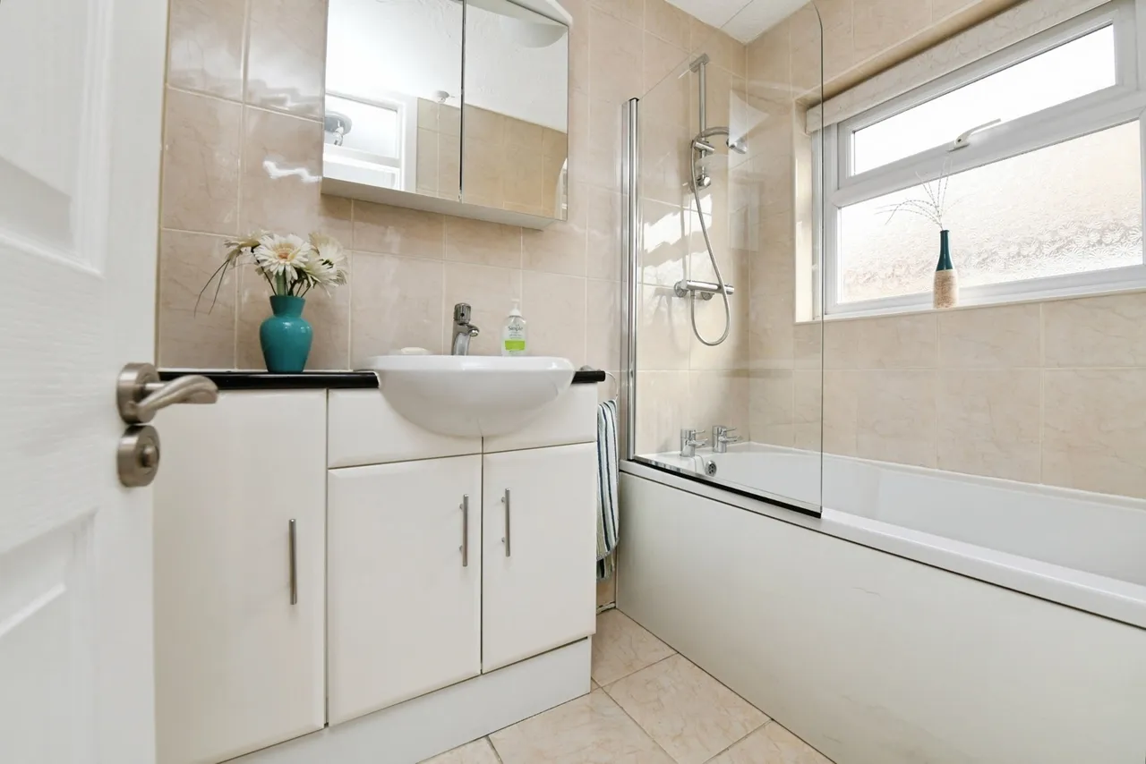 Picton Close, Rayleigh, SS6, photo 13