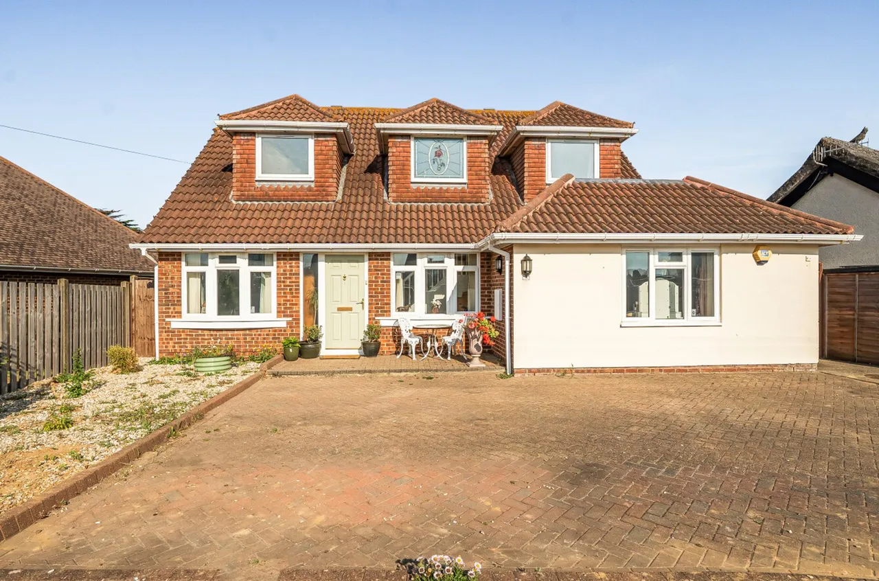5 bed property for sale, Clayton Road, Selsey, PO20