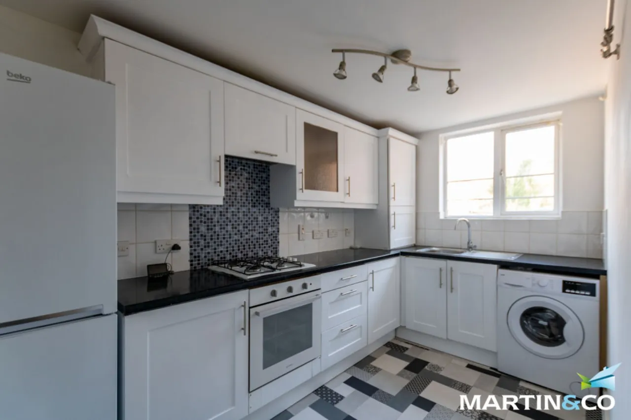 The Moorings, Hockley, B18, photo 4
