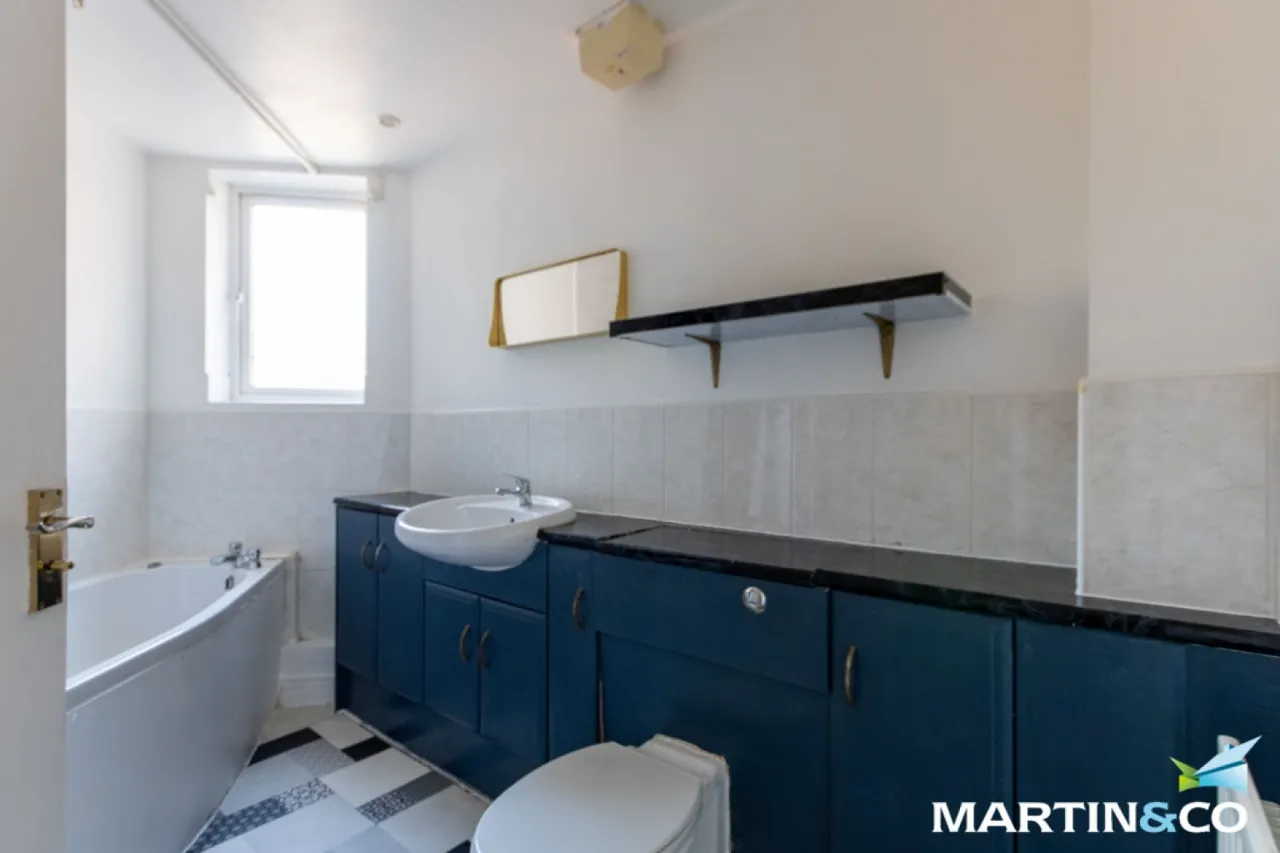 The Moorings, Hockley, B18, photo 5