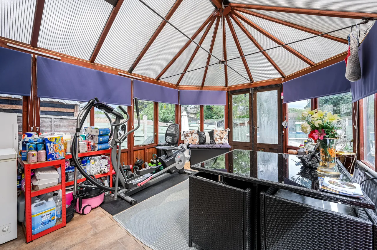 29 Romborough Way, London, photo 4