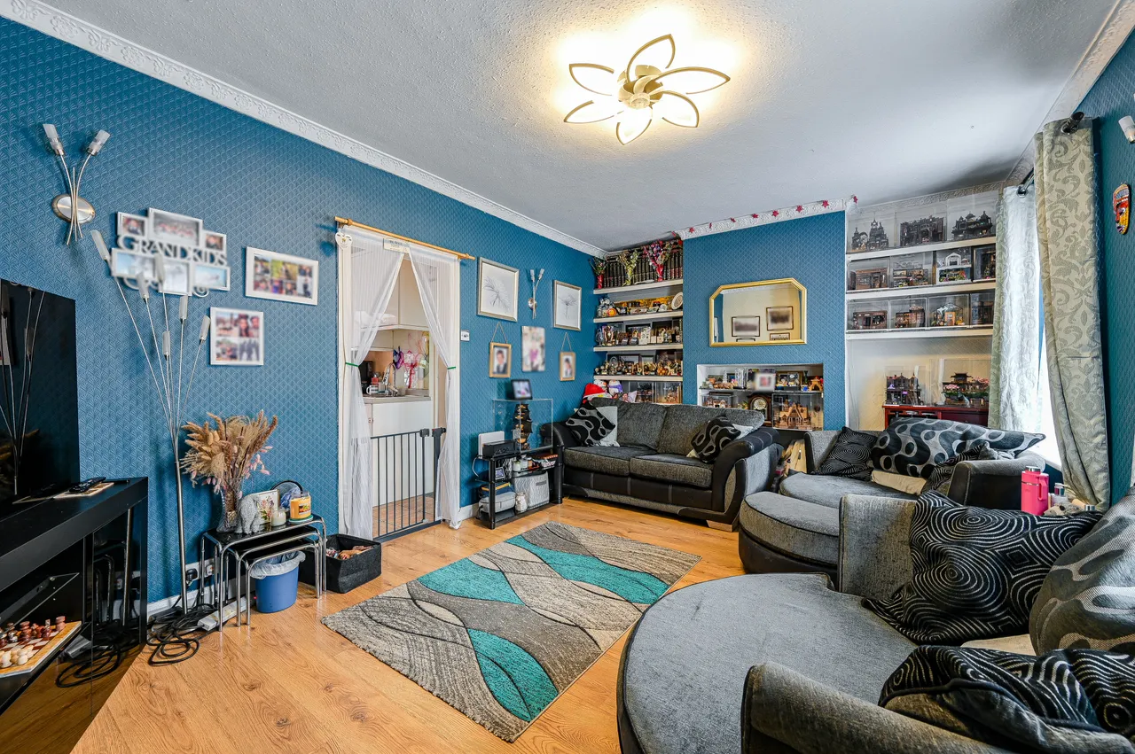29 Romborough Way, London, photo 2