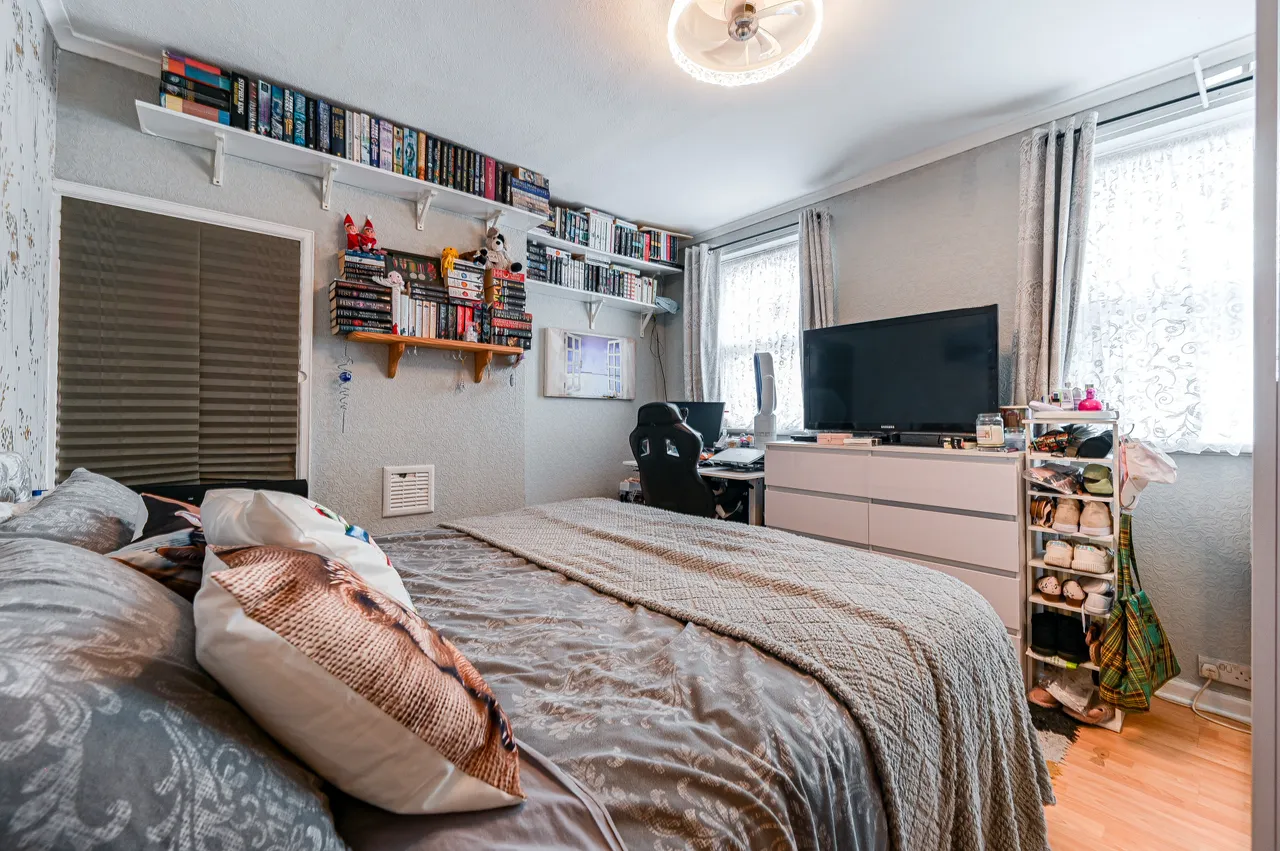 29 Romborough Way, London, photo 6