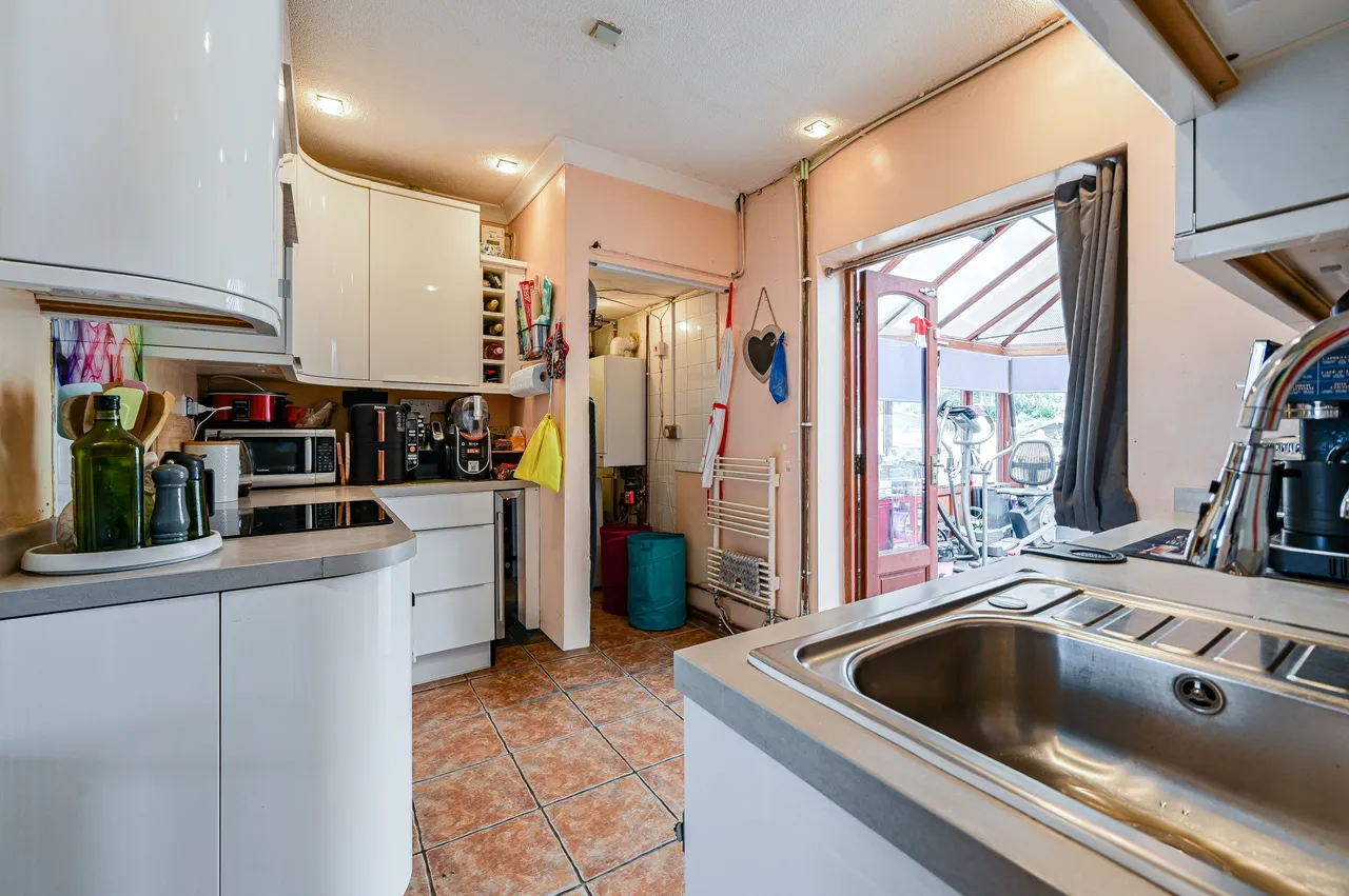29 Romborough Way, London, photo 10