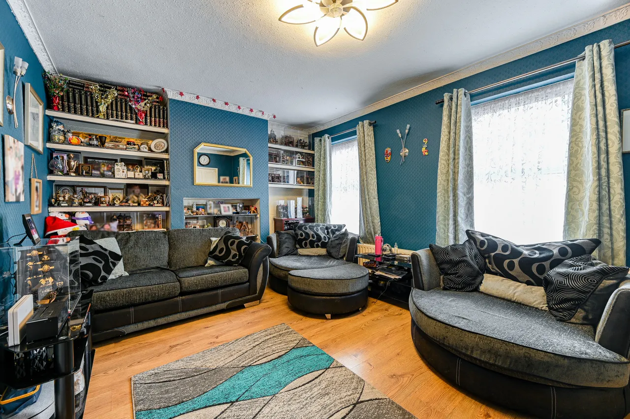 29 Romborough Way, London, photo 5