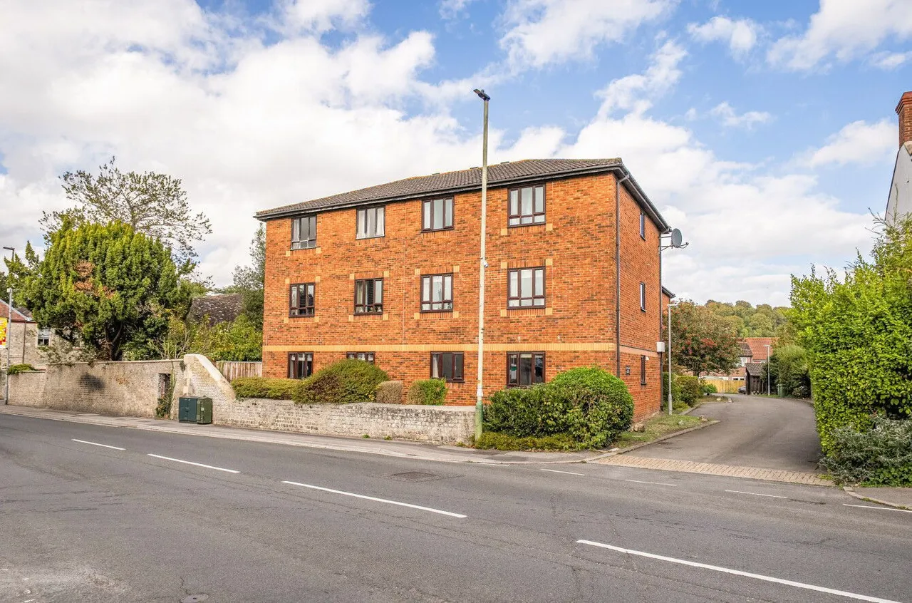2 bed flat for sale, Buttons Yard, Warminster, BA12