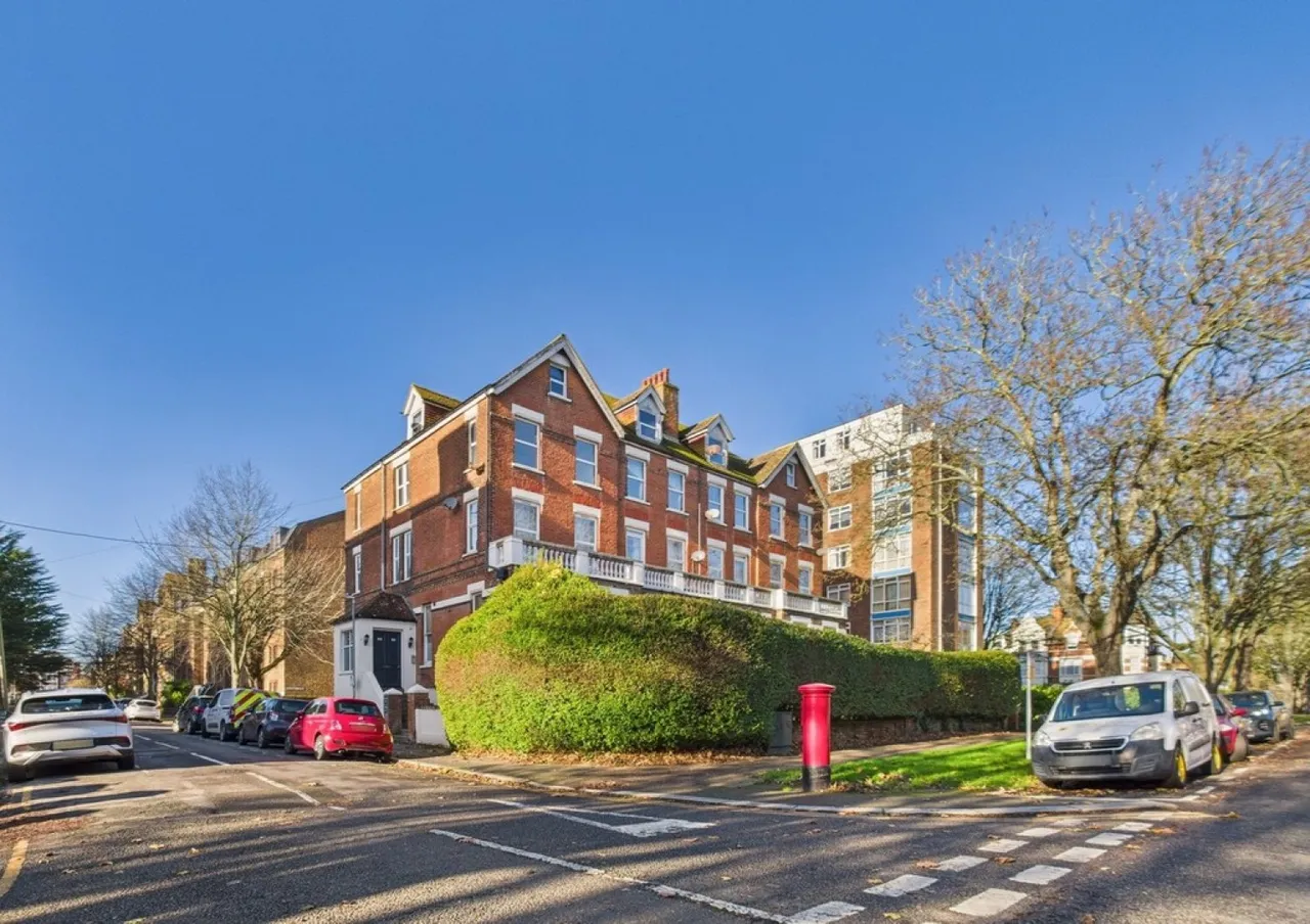 1 bed flat for sale — Earls Avenue, Folkestone